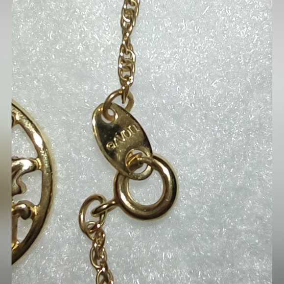 Avon Vintage "Mother" Floral Pendant - Picture 9 of 9